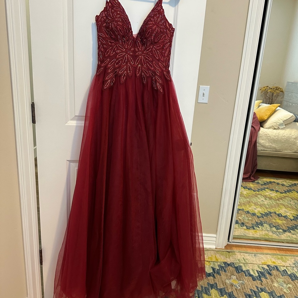Blondie Nites Burgundy gourges Maxi Dress